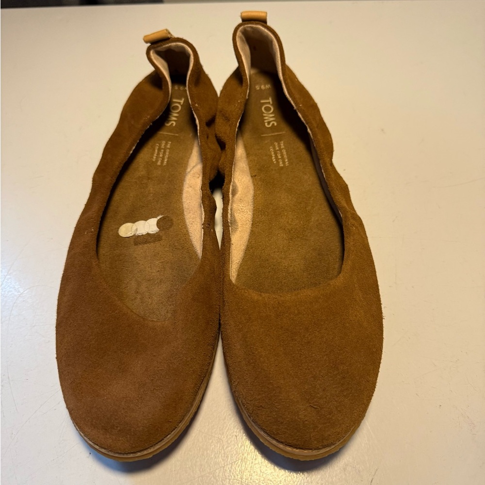EUC Toms Olivia suede flats size 9.5